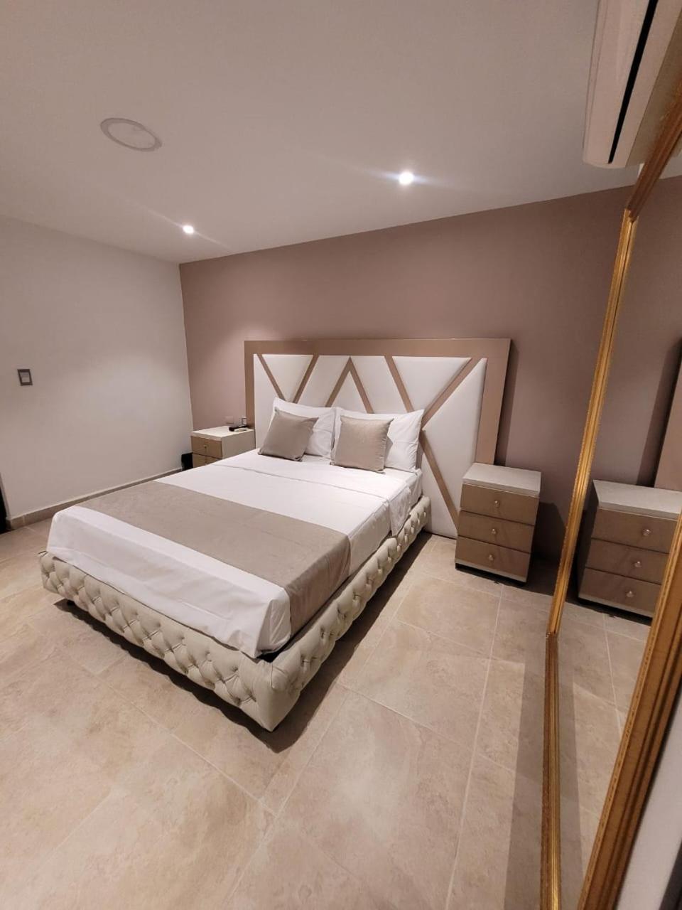 Hotel Med 33 Медельин Экстерьер фото