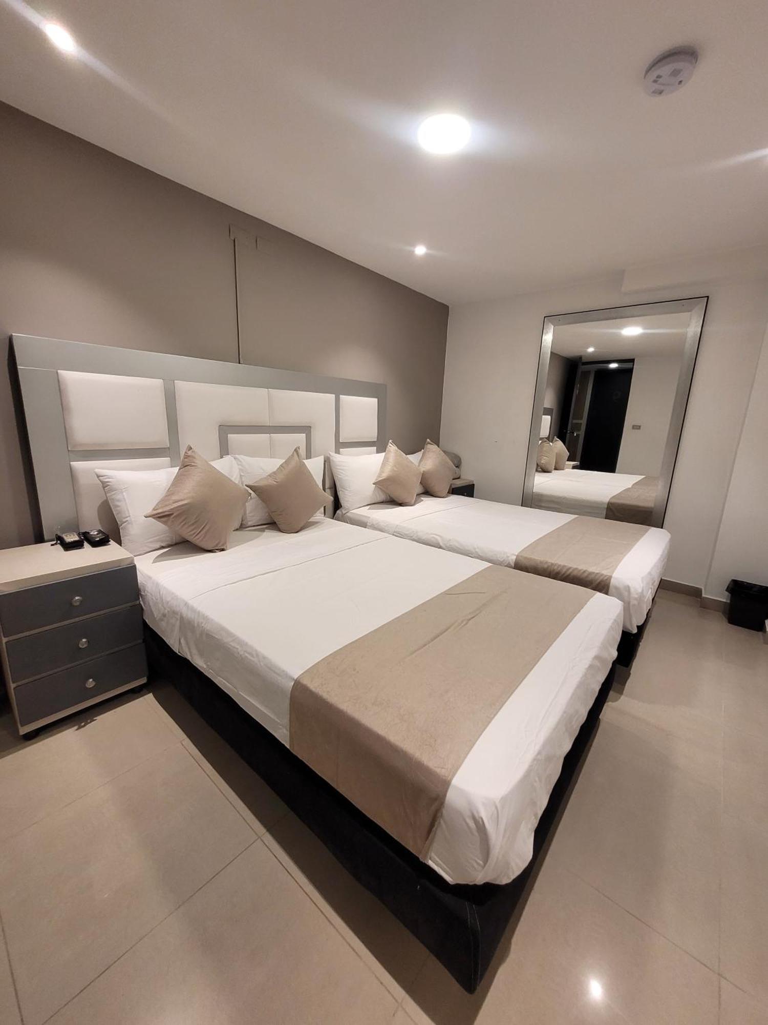 Hotel Med 33 Медельин Экстерьер фото